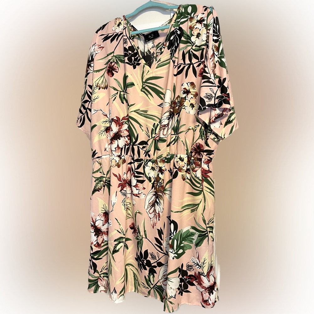 Pretty floral dress NWT